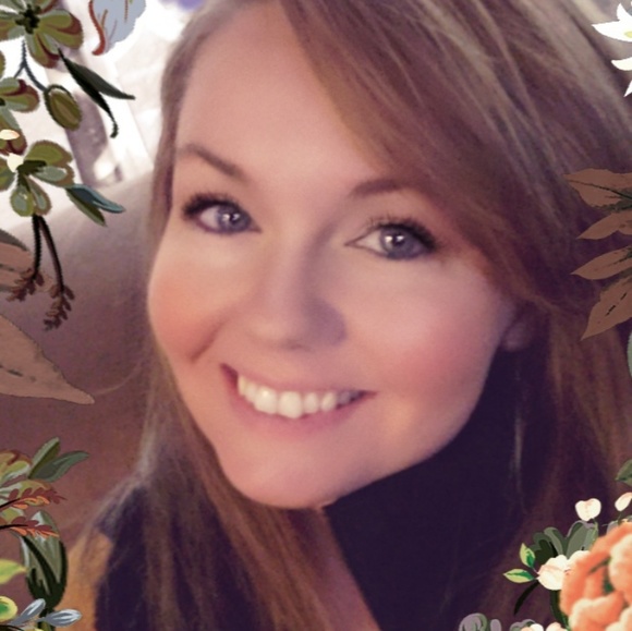 Meet your Posher, Gina - Picture 2 of 5